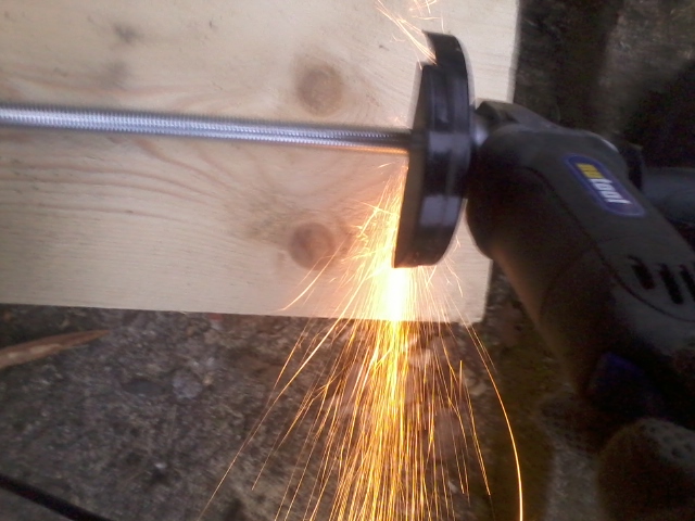 cutting a threaded rod